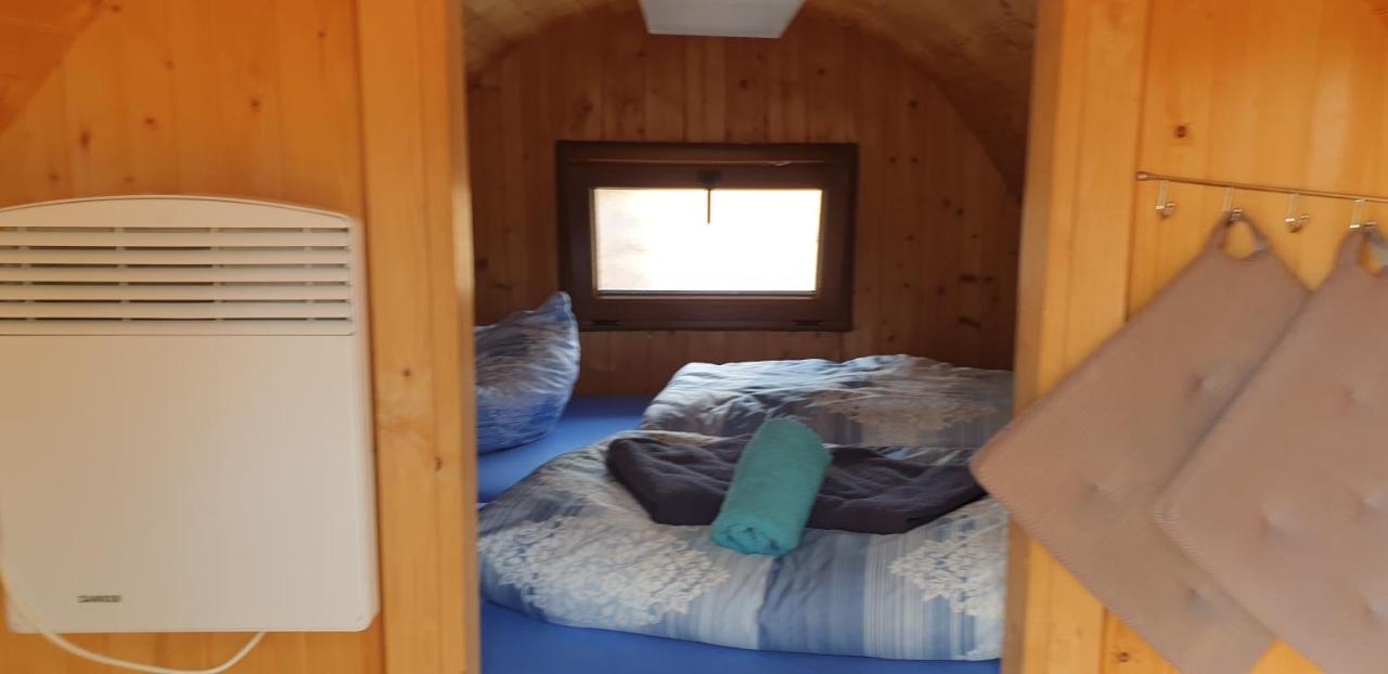 לובנאו Mini Hotel Uebernachten Im Gurkenfass מראה חיצוני תמונה