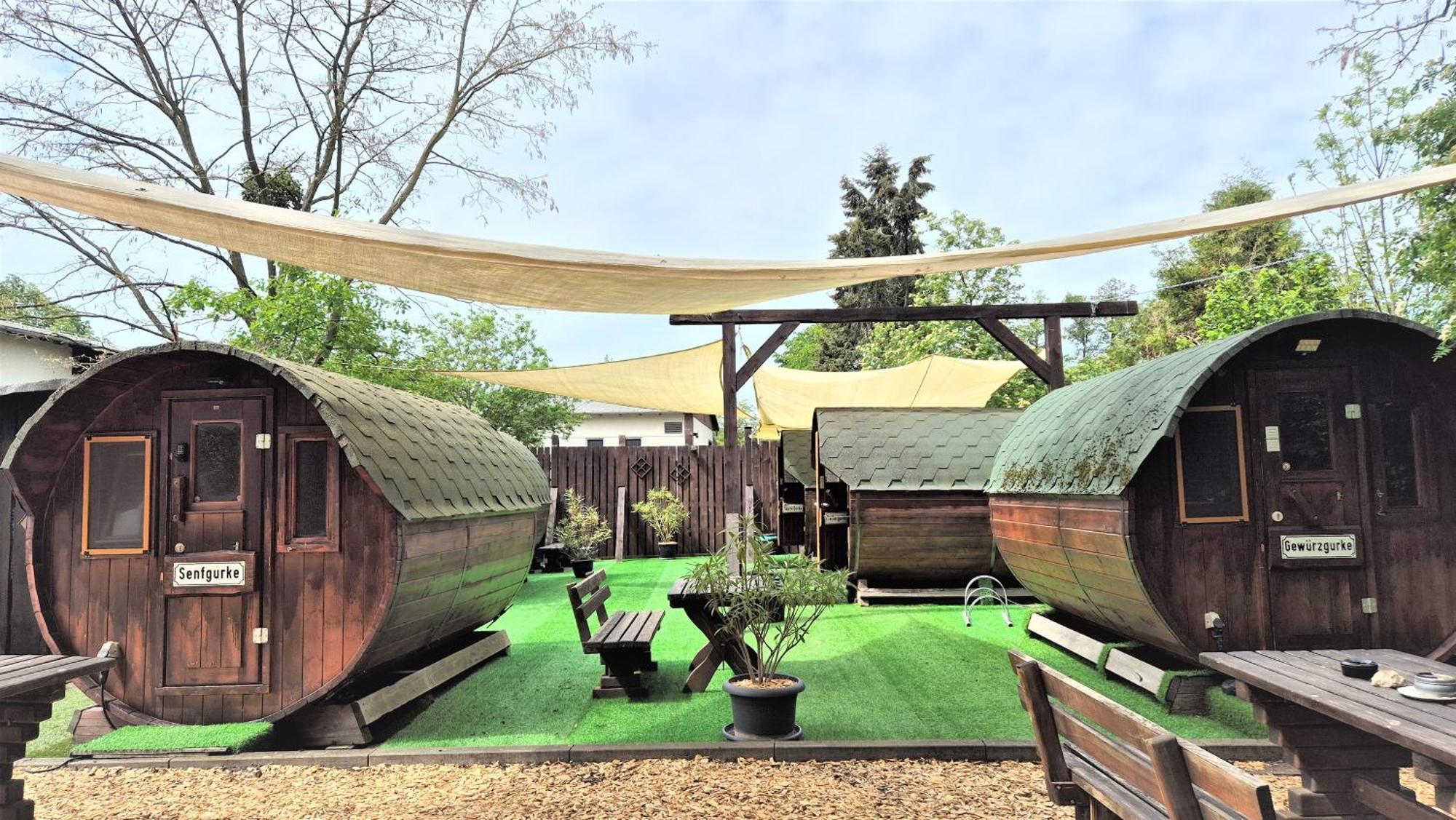 לובנאו Mini Hotel Uebernachten Im Gurkenfass מראה חיצוני תמונה