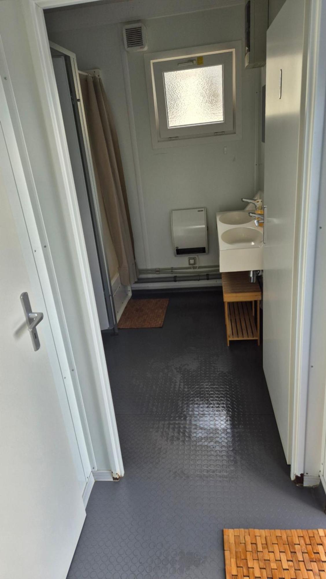 לובנאו Mini Hotel Uebernachten Im Gurkenfass מראה חיצוני תמונה