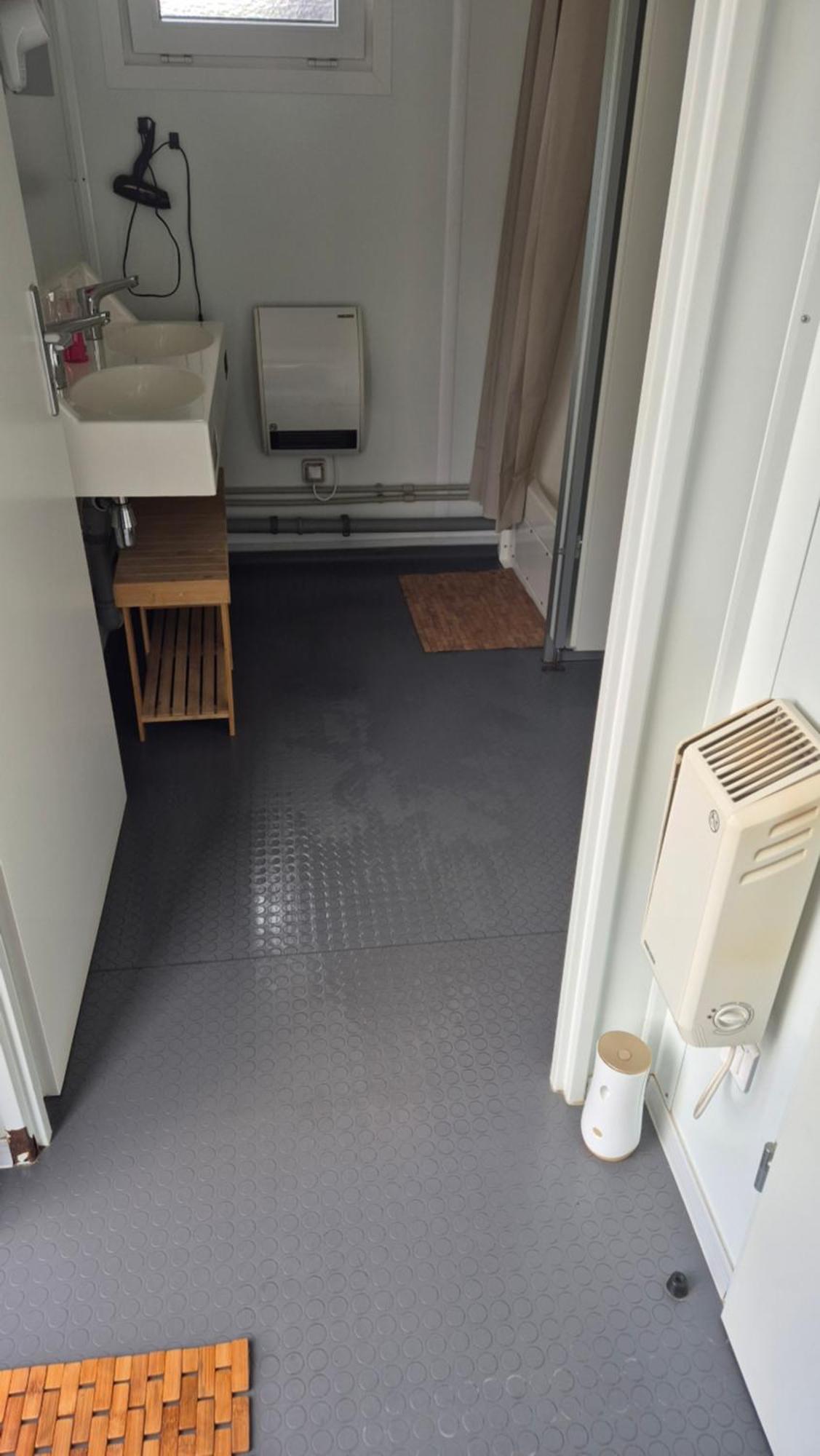 לובנאו Mini Hotel Uebernachten Im Gurkenfass מראה חיצוני תמונה